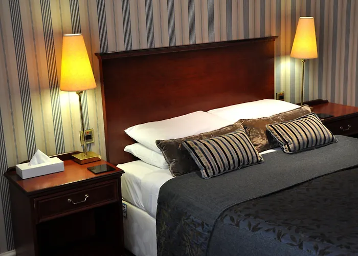 Cairn Hotel