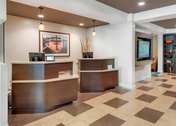 Courtyard By Marriott Portsmouth