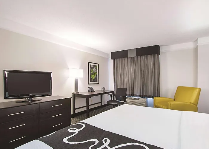 La Quinta Inn & Suites By Wyndham University Area Chapel Hill