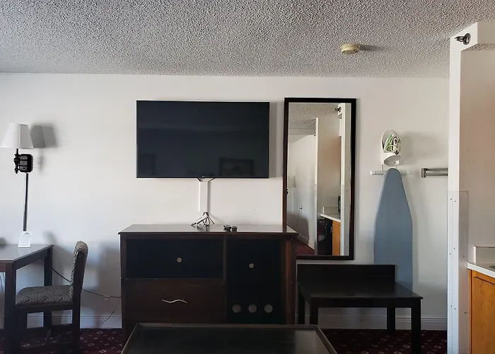 Days Inn By Wyndham Lake Village