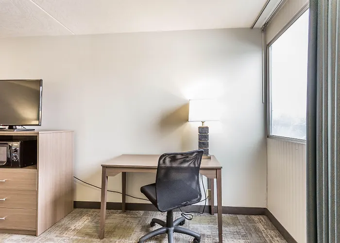Everspring Inn And Suites