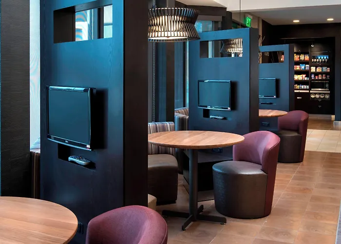 Courtyard By Marriott Chicago Naperville