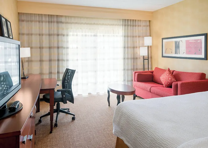 Courtyard By Marriott Chicago Naperville