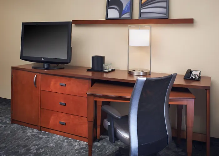 Courtyard By Marriott Rockford