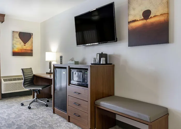 Best Western Plus Lake Front Hotel