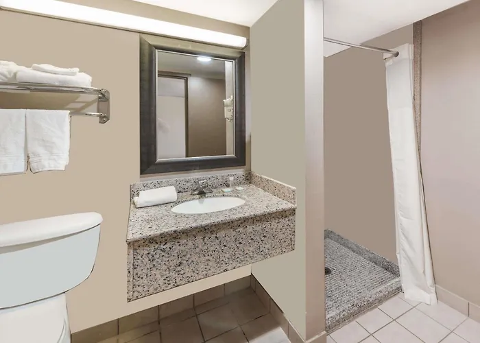 Travelodge By Wyndham Bloomington