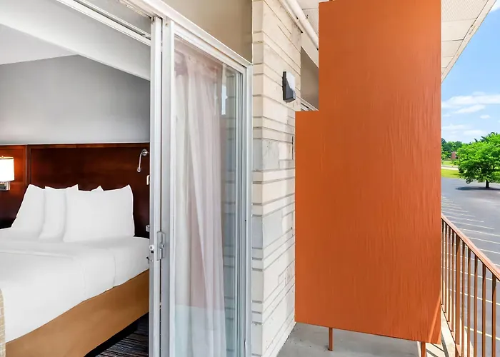 Travelodge By Wyndham Bloomington