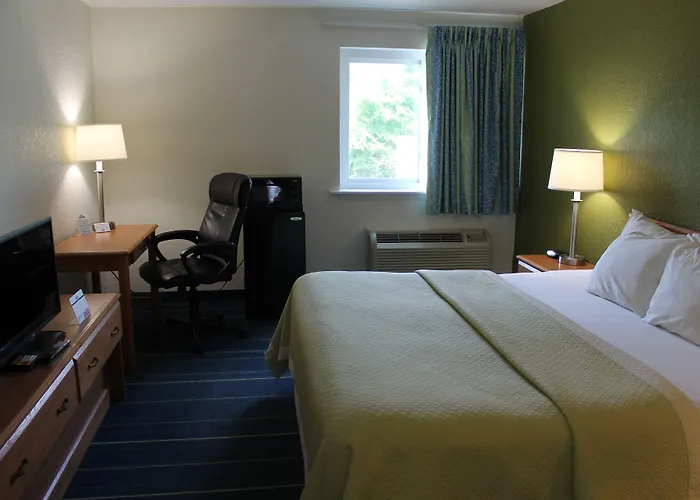 Days Inn & Suites By Wyndham Bridgeport - Clarksburg