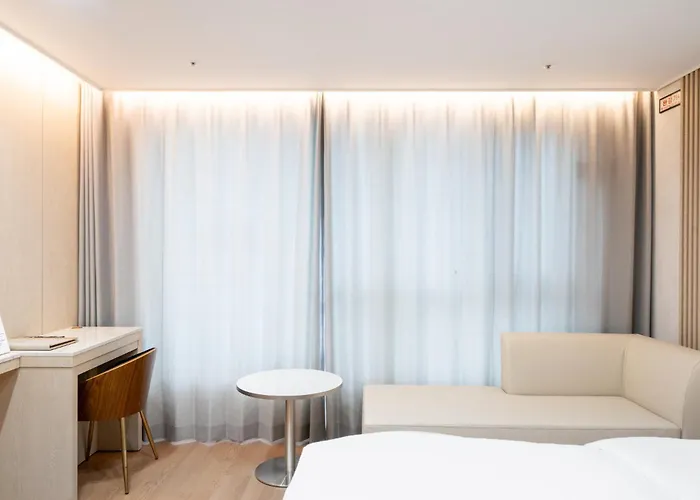 Zenith Hotel