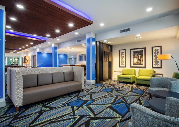 Holiday Inn Express & Suites - Deland South By Ihg