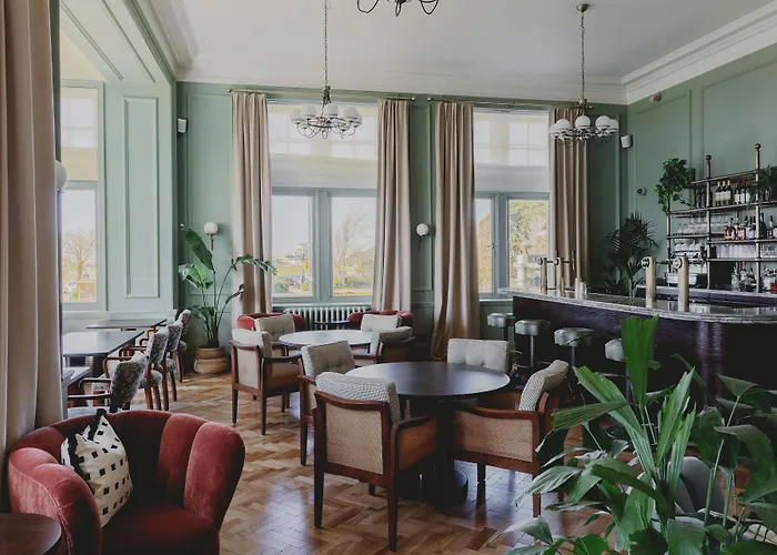 The Queens Hotel