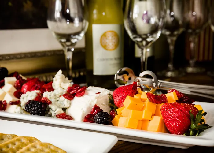 Seven Gables Inn, St Louis West, A Tribute Portfolio Hotel
