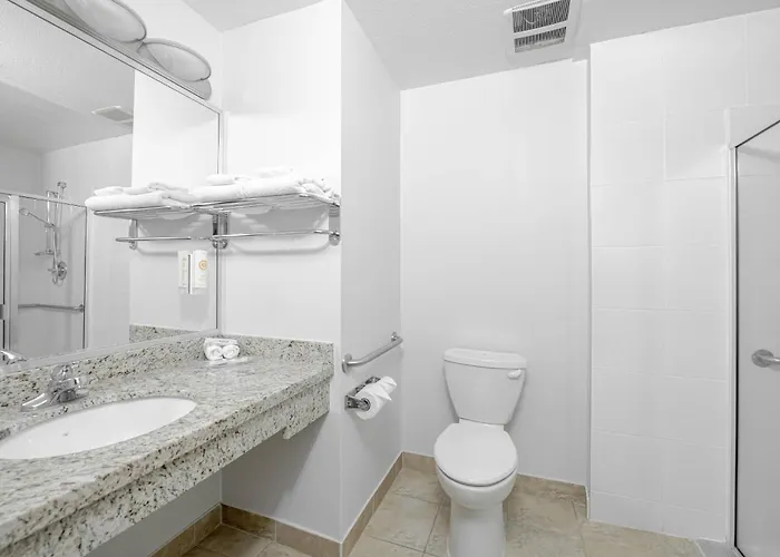 Comfort Inn & Suites Surrey