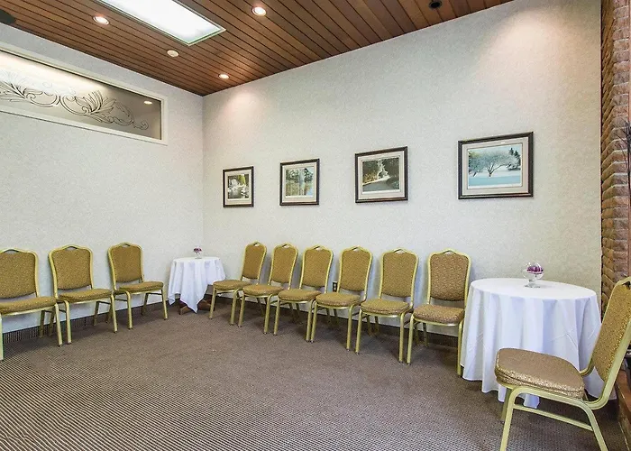 Quality Inn & Suites Charlottetown Downtown