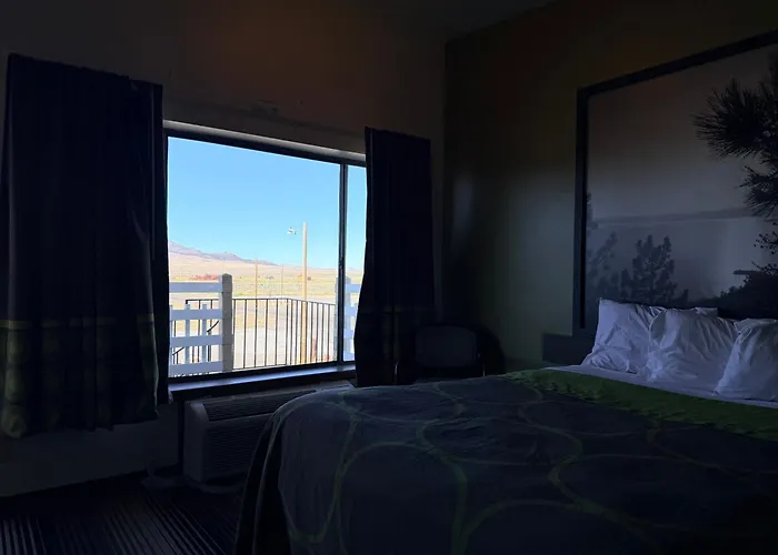 Super 8 By Wyndham Wells