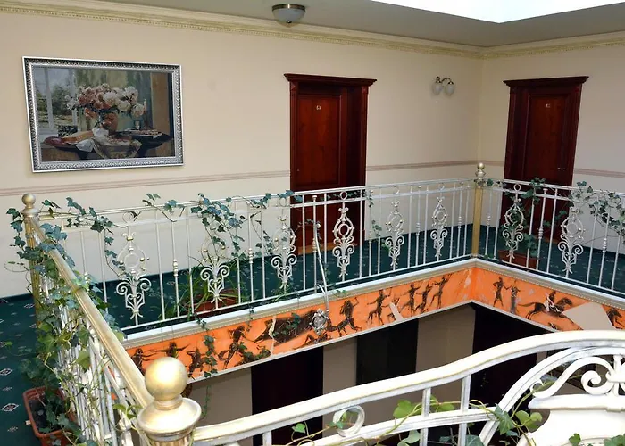 Atrium Hotel