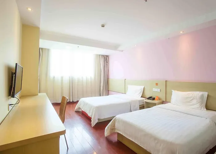 7 Days Inn Nanchang Bayi Square Zhongshan Road Wanshou Palace