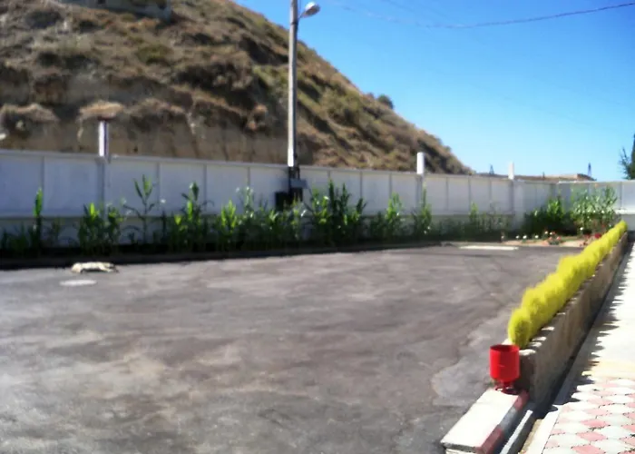 Asfandiar Hotel
