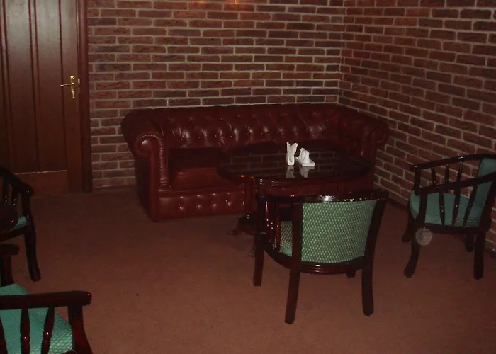 Status Hotel