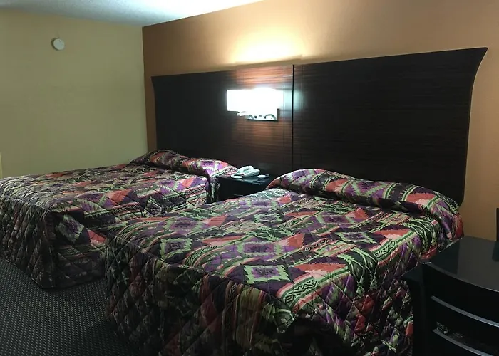 Redwood Inn - White Hall