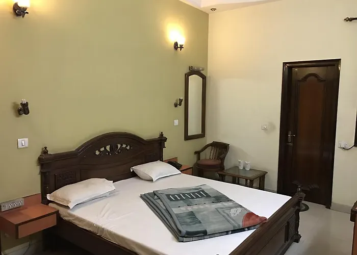 Hotel D R International