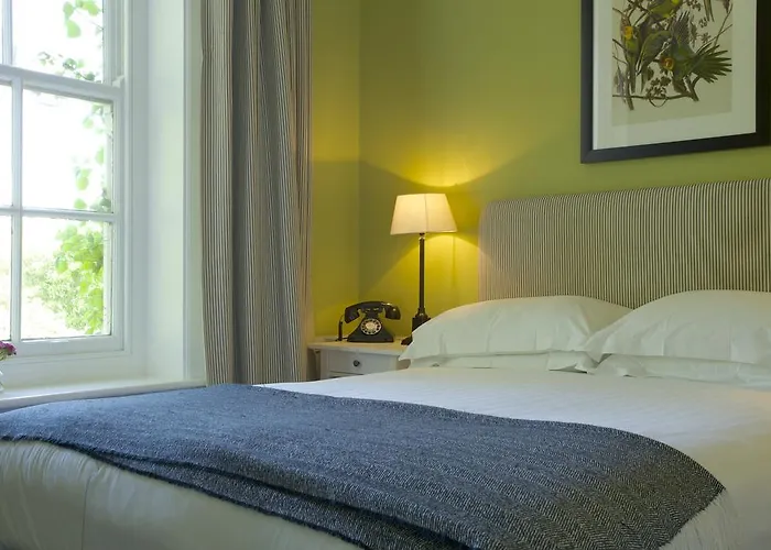 The Manor At Sway - Hotel, Restaurant And Gardens