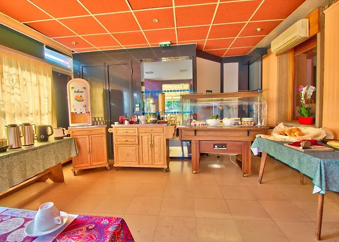 Logis Hotel Restaurant Le Chalet Du Mont Roland