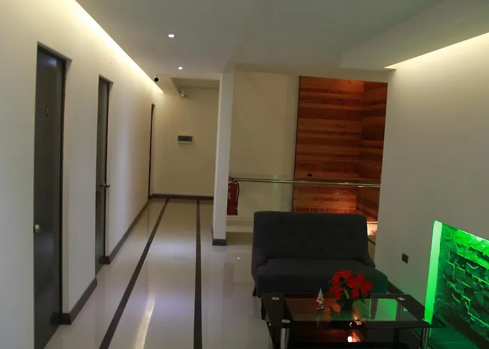 El Camino Hotel