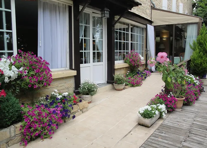 Hôtel Restaurant Plaisance-Piscine couverte et chauffée- Proche Sarlat-