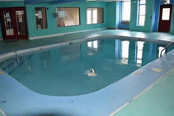 Econo Lodge Inn & Suites