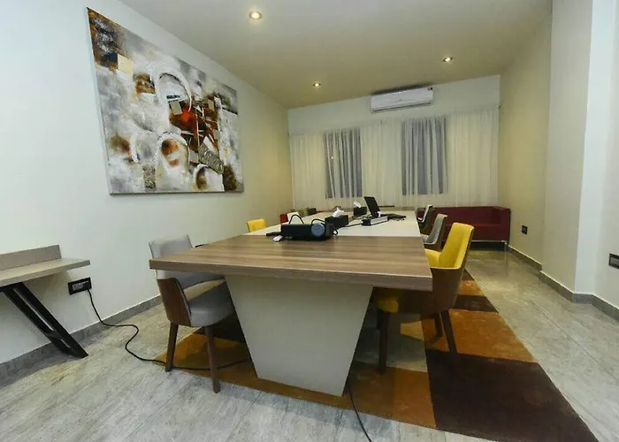 The Palms By Eagles Airport Residential
