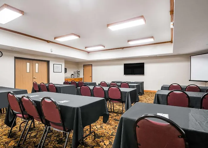 Travelodge & Suites By Wyndham Fargo/Moorhead