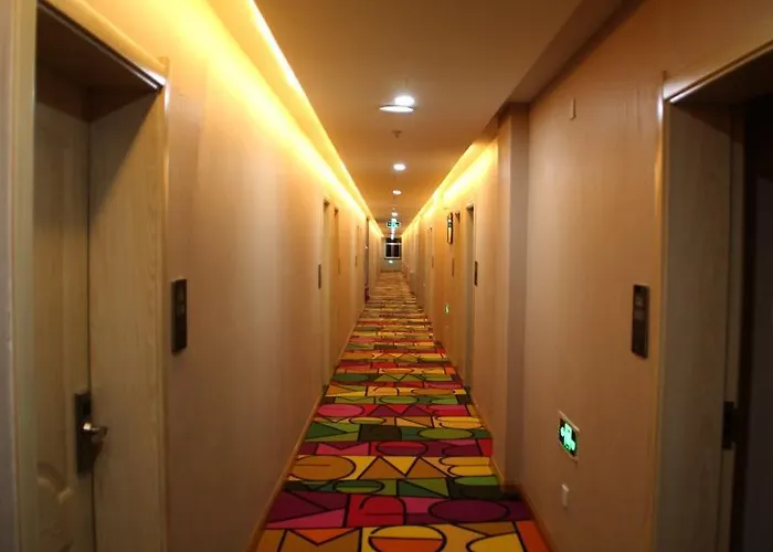 Shell Zhangye Ganzhou Area East Street Drum Tower Hotel