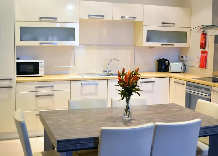 Carrick Plaza Suites And Apartments