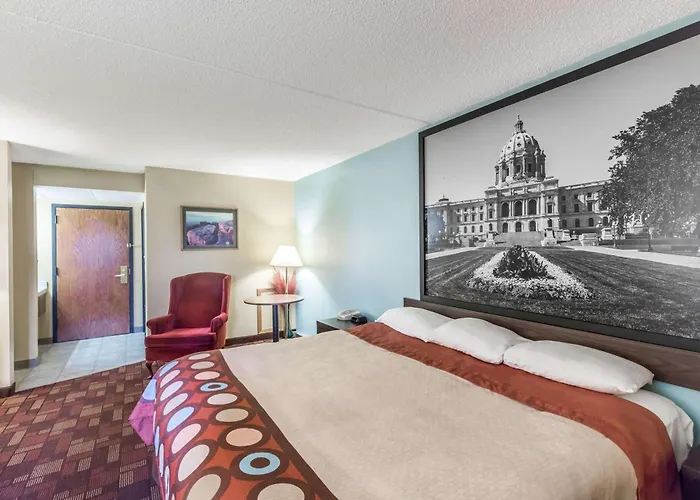 Super 8 By Wyndham Luverne