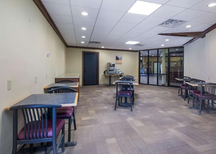 Badlands Inn & Suites