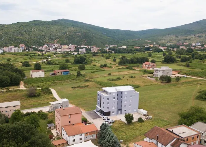 Hotel Tau