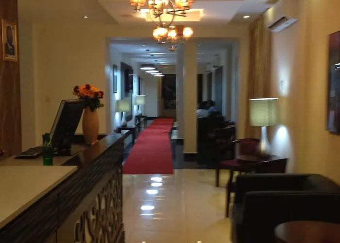 Airport Plaza Hotel