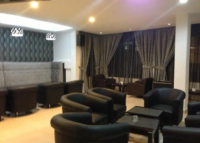 Airport Plaza Hotel
