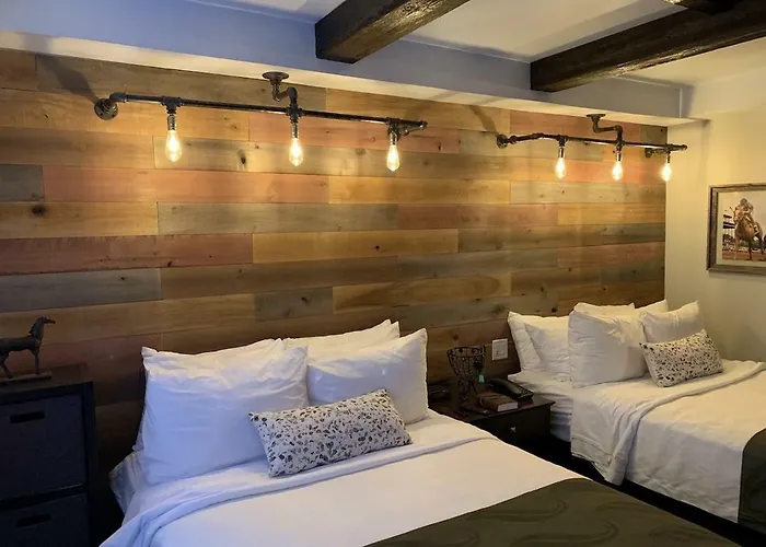 Cedar Stables Inn & Suites