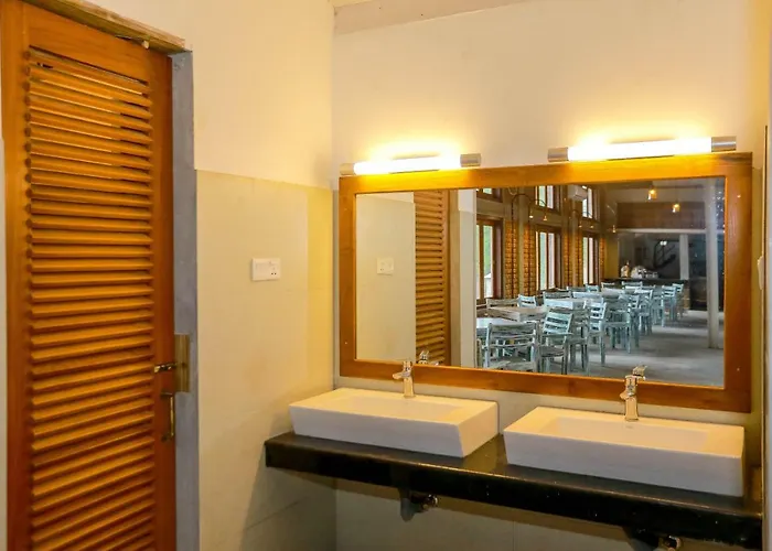 Olinia Airport Hotel