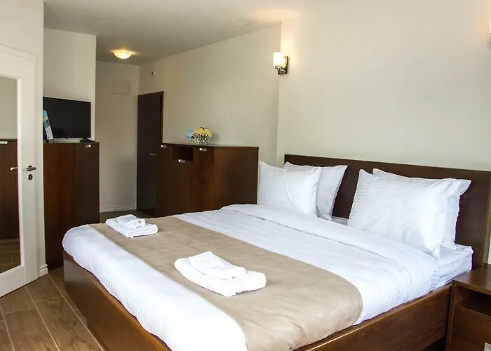 Seasons Hotel