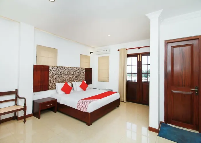 Hotel Queensbury Malabe