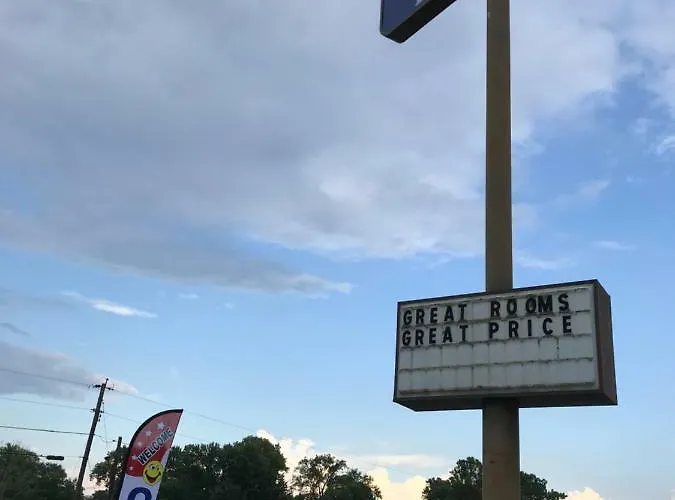 Country Squire Inn And Suites