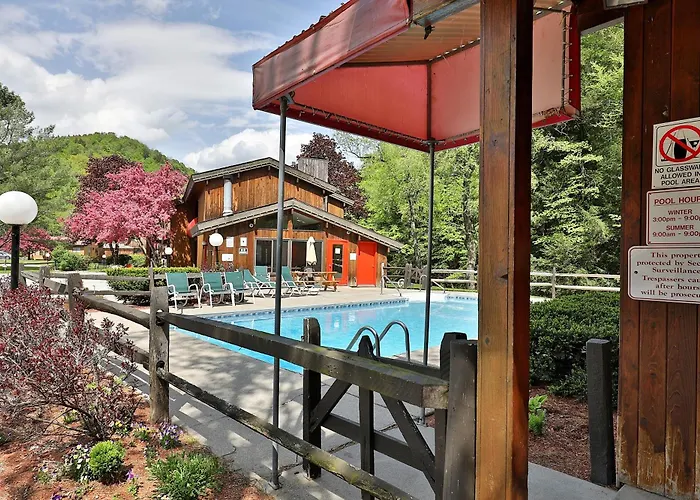 207 Cedarbrook Queen Studio