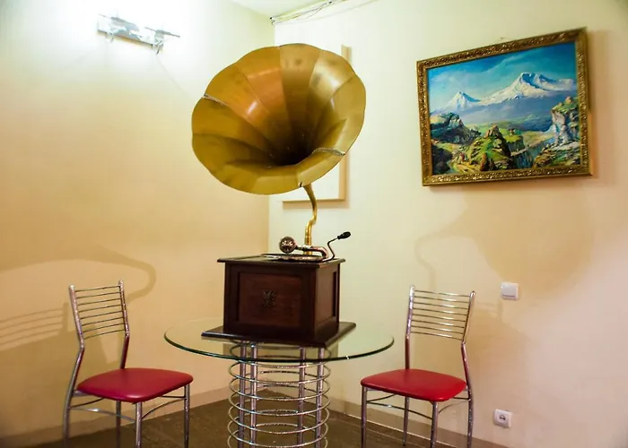 Vosku Ashxarh Hotel