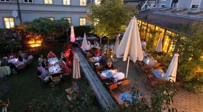 Karpfenhotel & Herrenhaus Im Gasthaus Sindel-Buckel