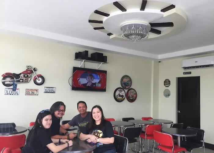 Hollywood Suites
