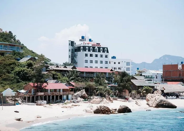 Tom Hum Palace