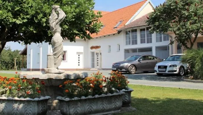 Lonjski Dvori